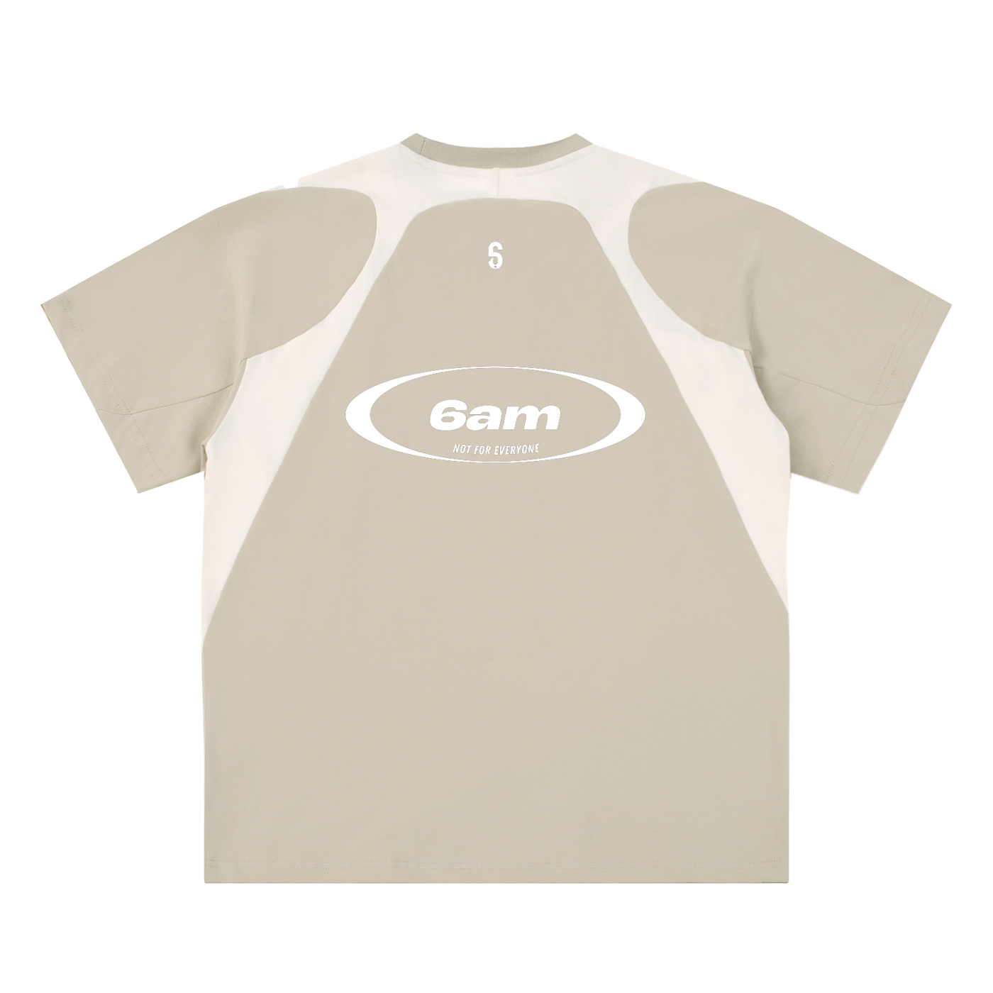 Dos du t-shirt camel – ovale blanc avec logo “6am – not for everyone”, contraste graphique épuré.