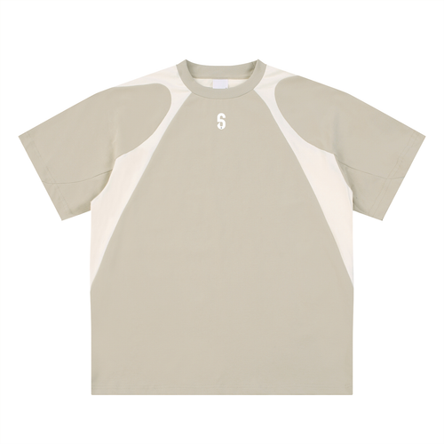 Avant du t-shirt "Contrast Panel" camel – logo "6" blanc poitrine, empiècements crème, design technique et propre.