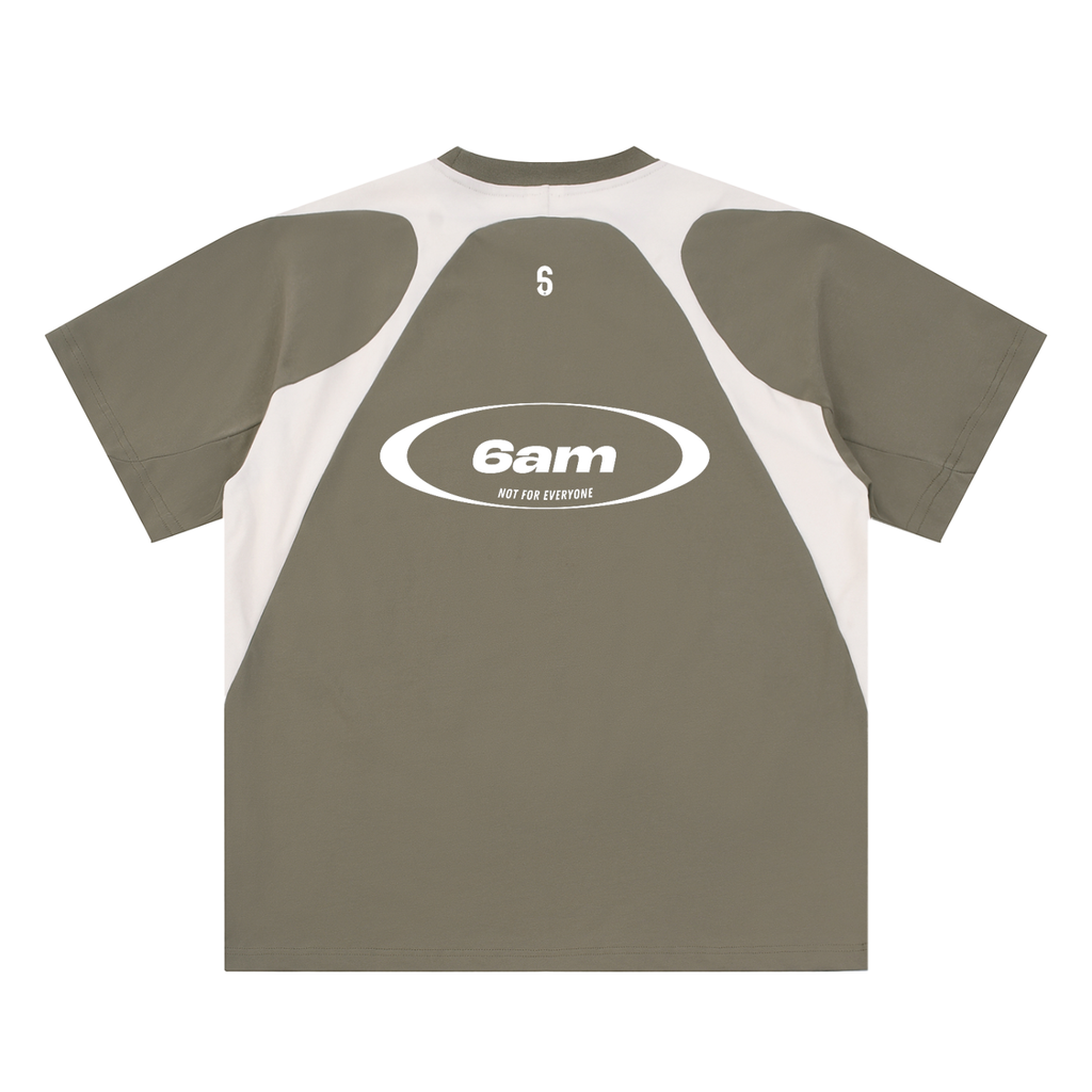 Dos du t-shirt gray coffee – logo ovale blanc “6am – not for everyone”, équilibre streetwear et performance.